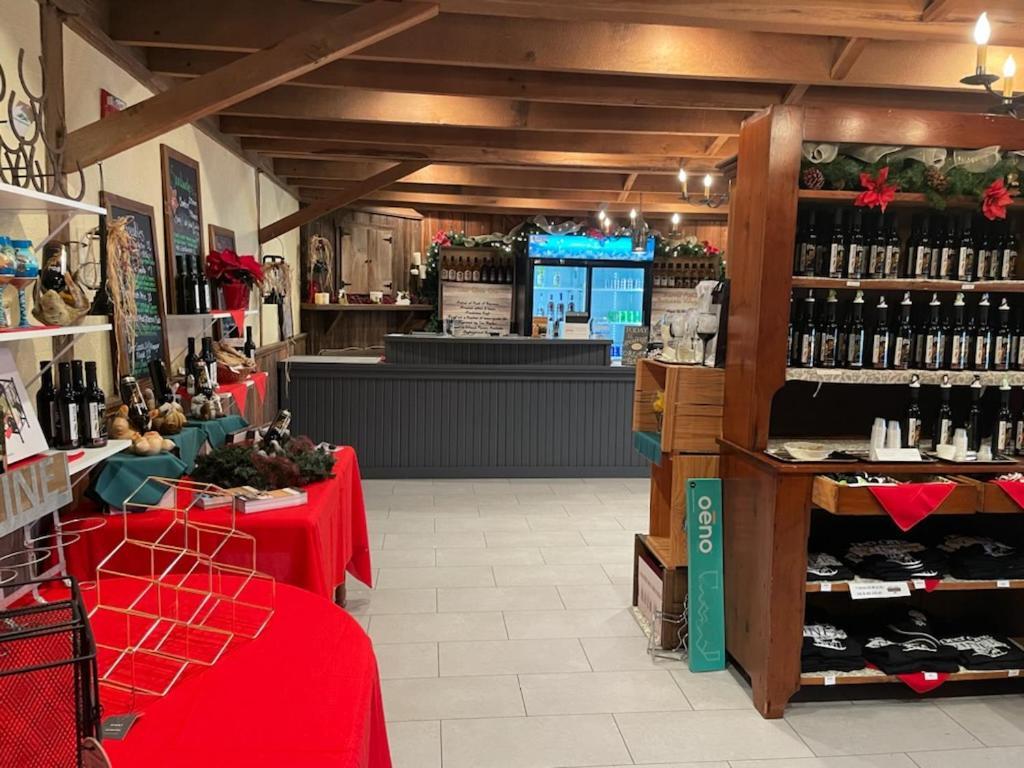 Watson Estate Bnb & Deer Creek Winery Юниънтаун Екстериор снимка